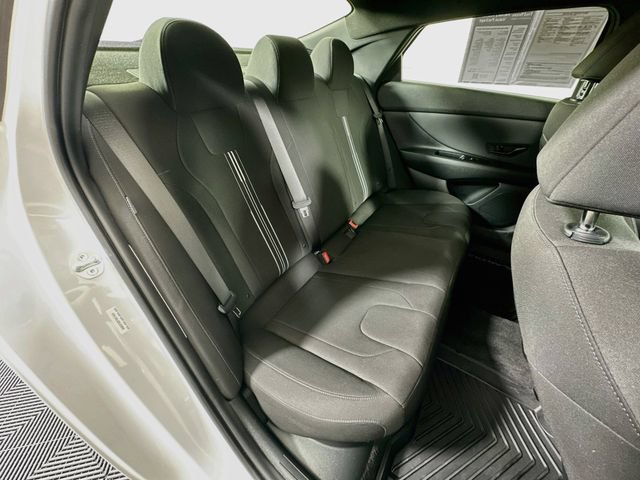 Used 2025 Hyundai Elantra SEL FWD image 30