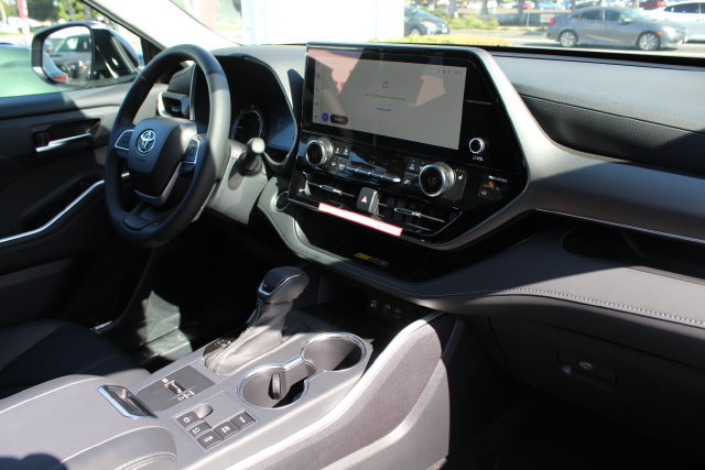 New 2026 Toyota Highlander XLE AWD/4WD image 13