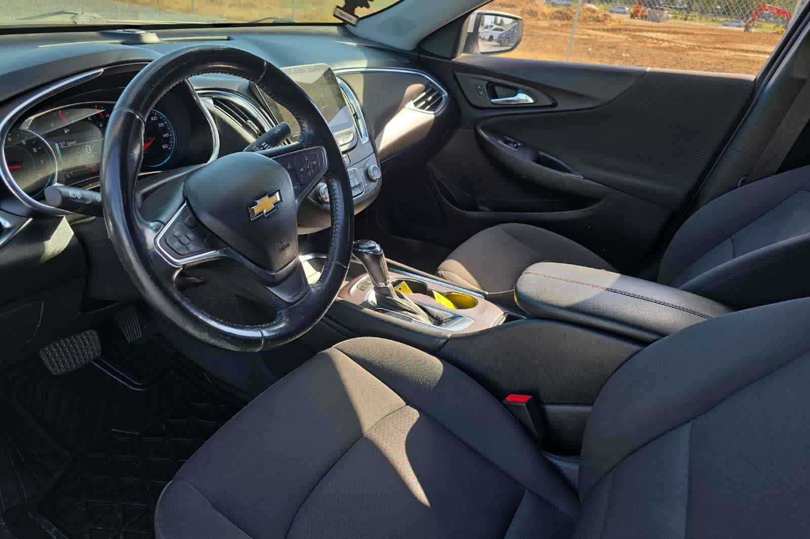 Used 2018 Chevrolet Malibu LT FWD image 14