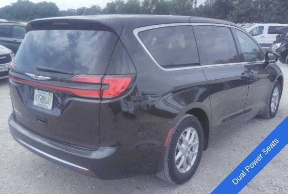 Used 2025 Chrysler Pacifica Select FWD image 5
