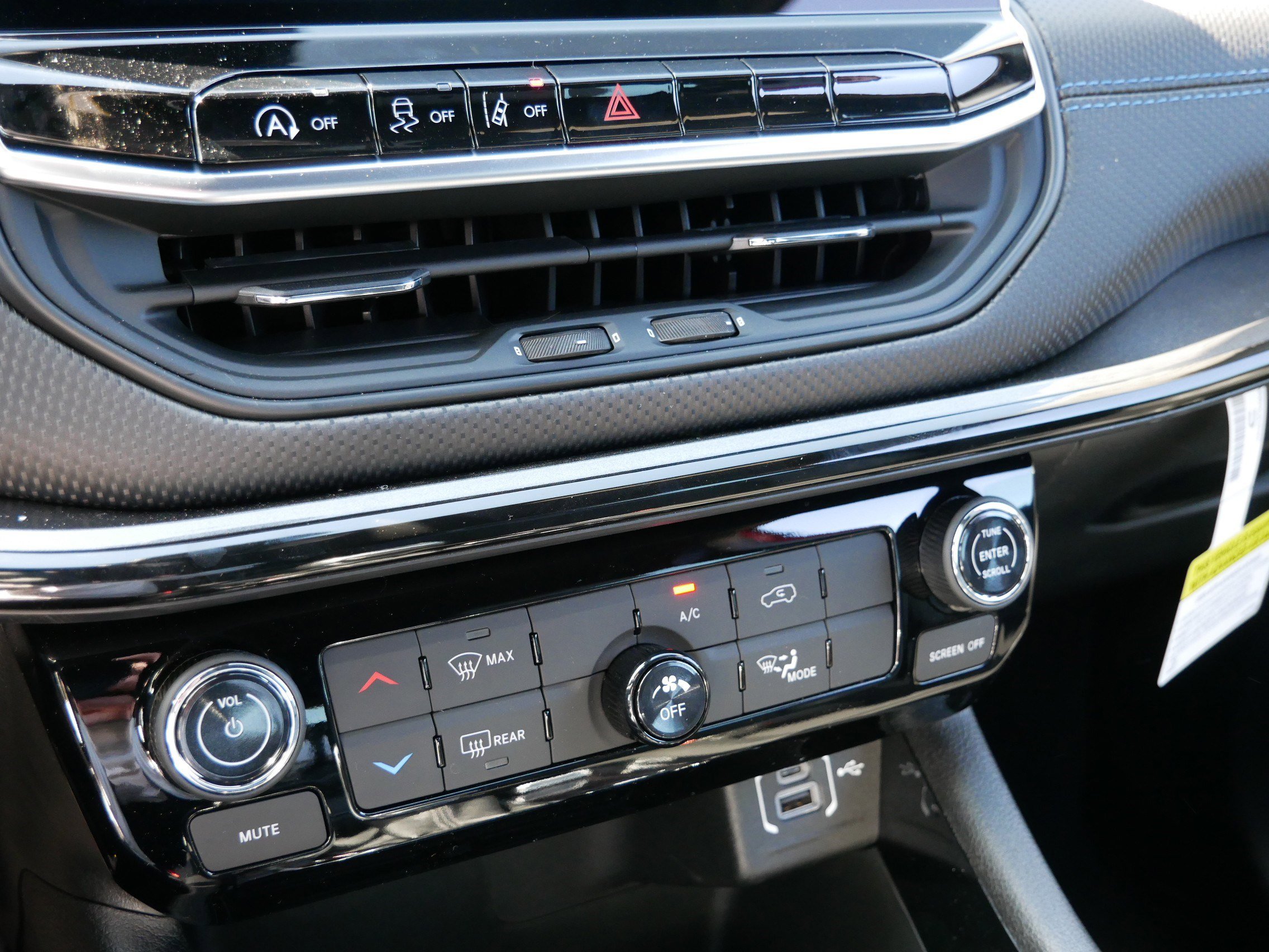 New 2026 Jeep Compass Latitude AWD/4WD image 15