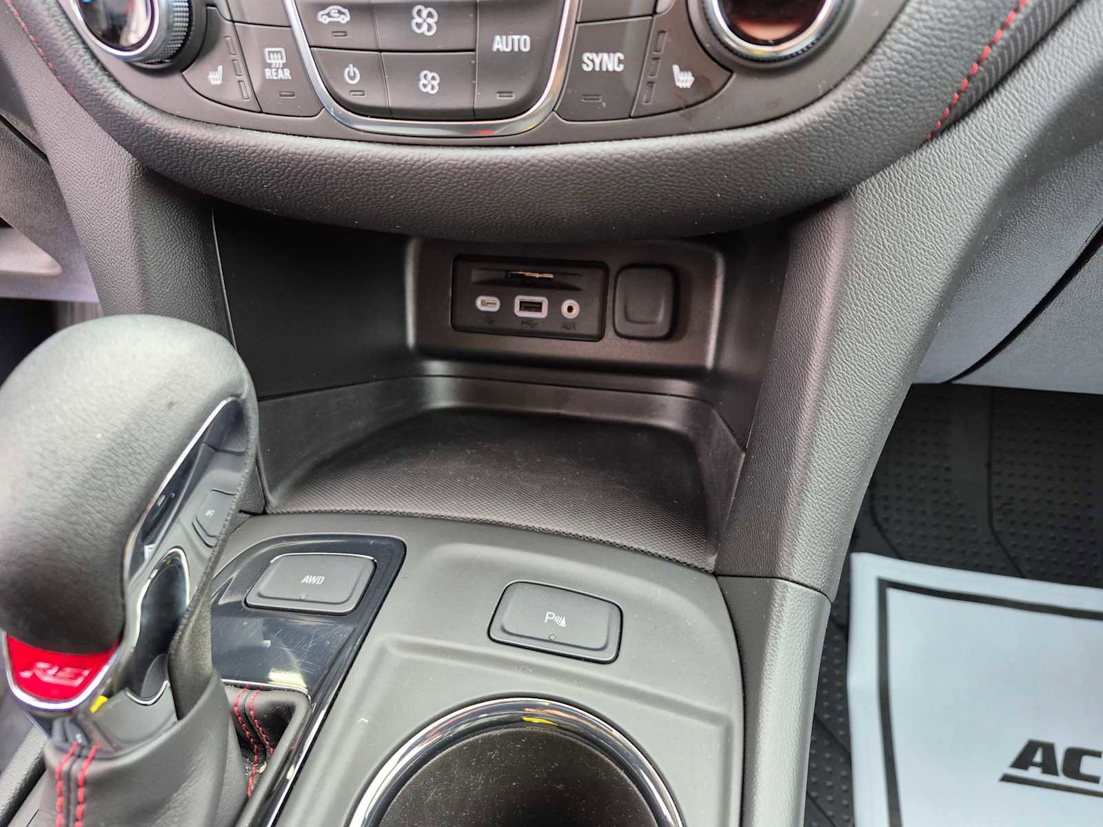 Used 2024 Chevrolet Equinox RS w/ RS Leather Package image 25