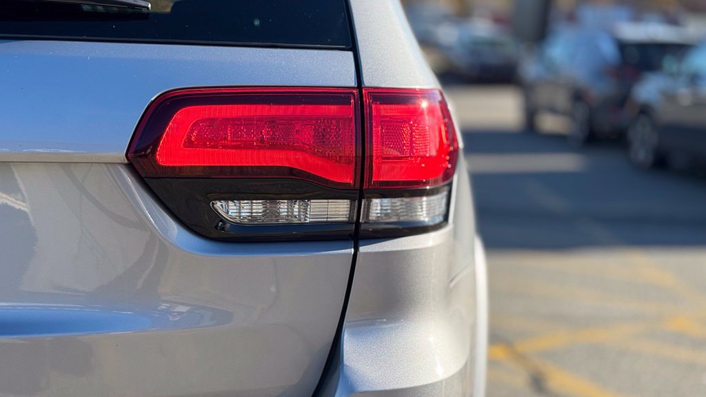 Used 2019 Jeep Grand Cherokee Altitude AWD/4WD image 7