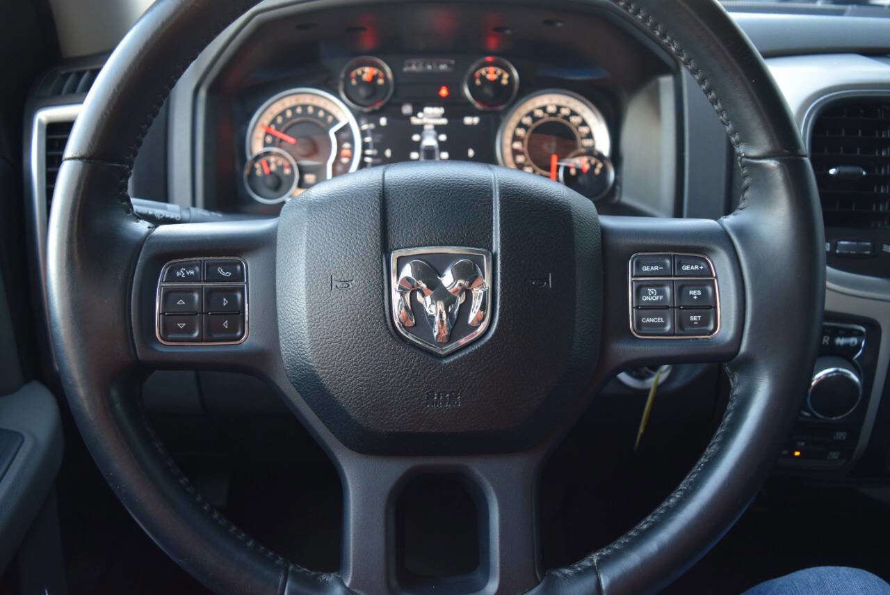 Used 2019 RAM 1500 Classic SLT w/ Luxury Group image 25