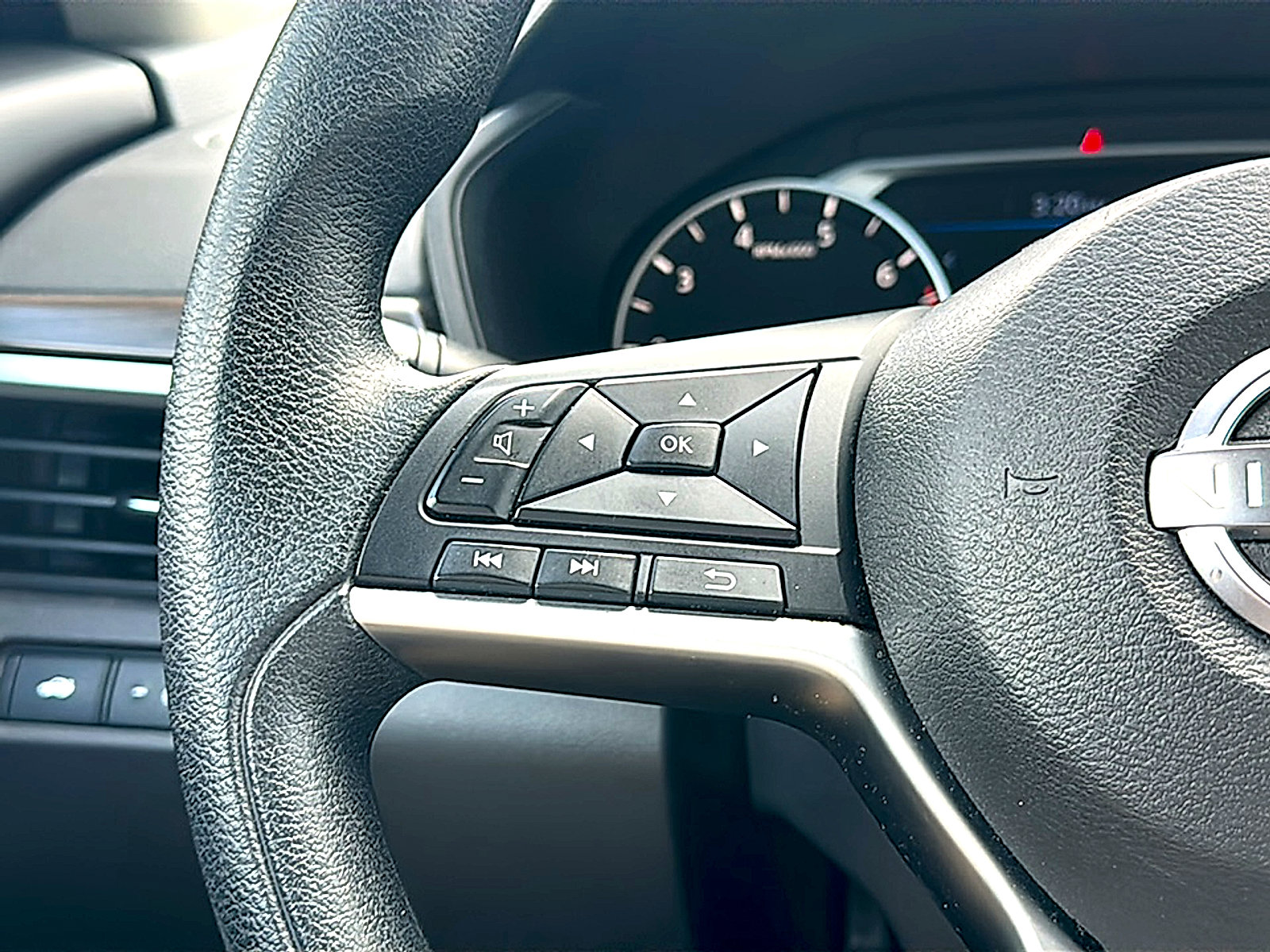 Used 2023 Nissan Altima 2.5 SV image 29