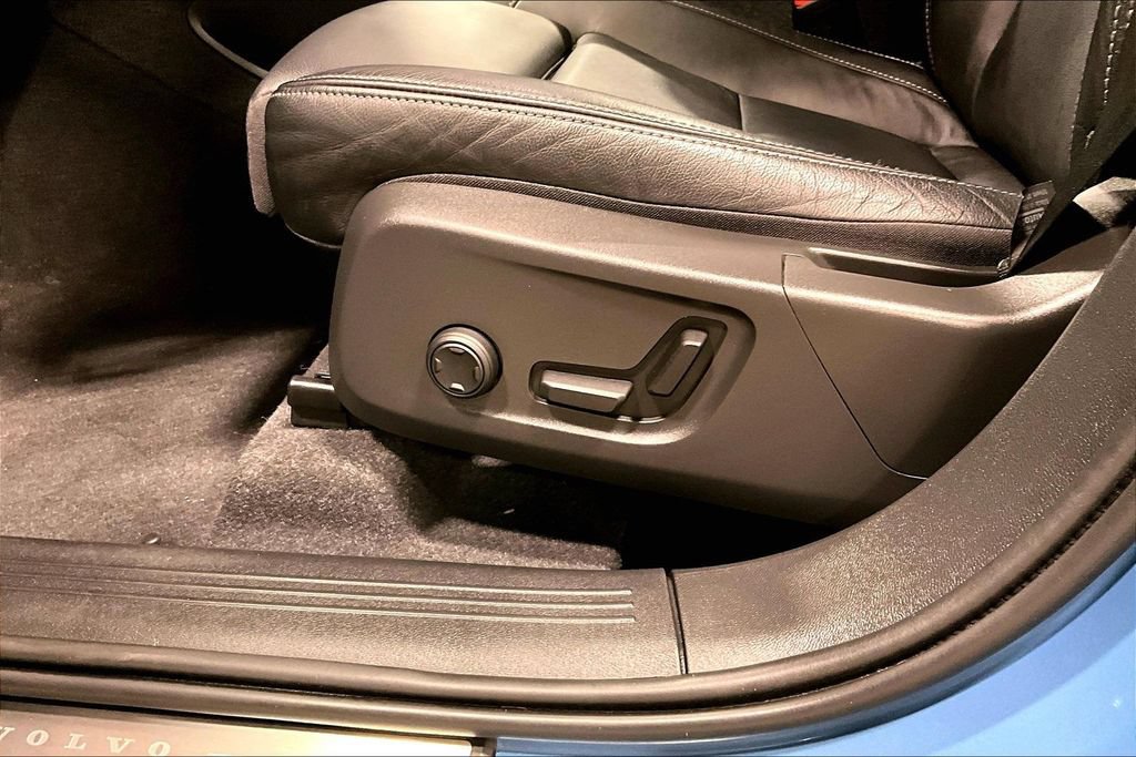 Certified 2023 Volvo XC40 B5 Plus w/ Protection Package Premier AWD/4WD image 19