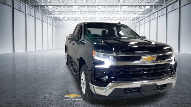 Used 2023 Chevrolet Silverado 1500 LT AWD/4WD image 4