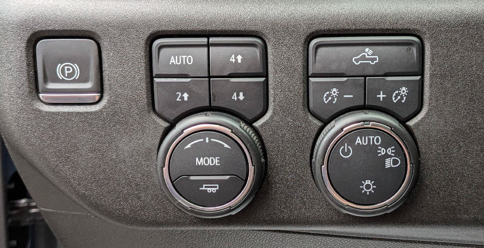 Used 2024 Chevrolet Silverado 1500 LT w/ Z71 Off-Road Package AWD/4WD image 14