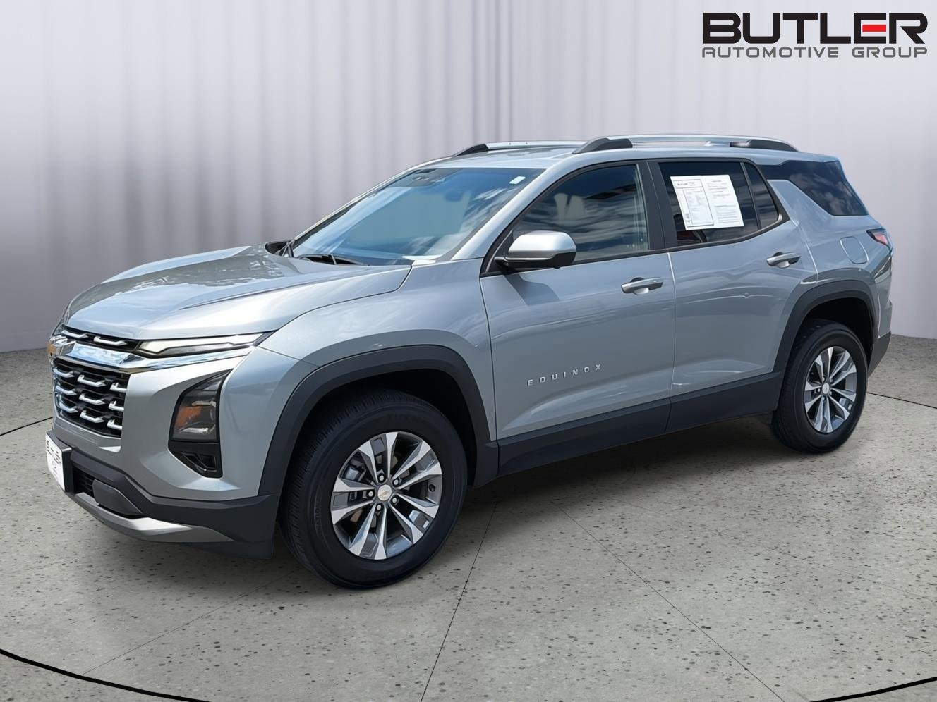 Used 2025 Chevrolet Equinox LT w/ Convenience Package II FWD image 2