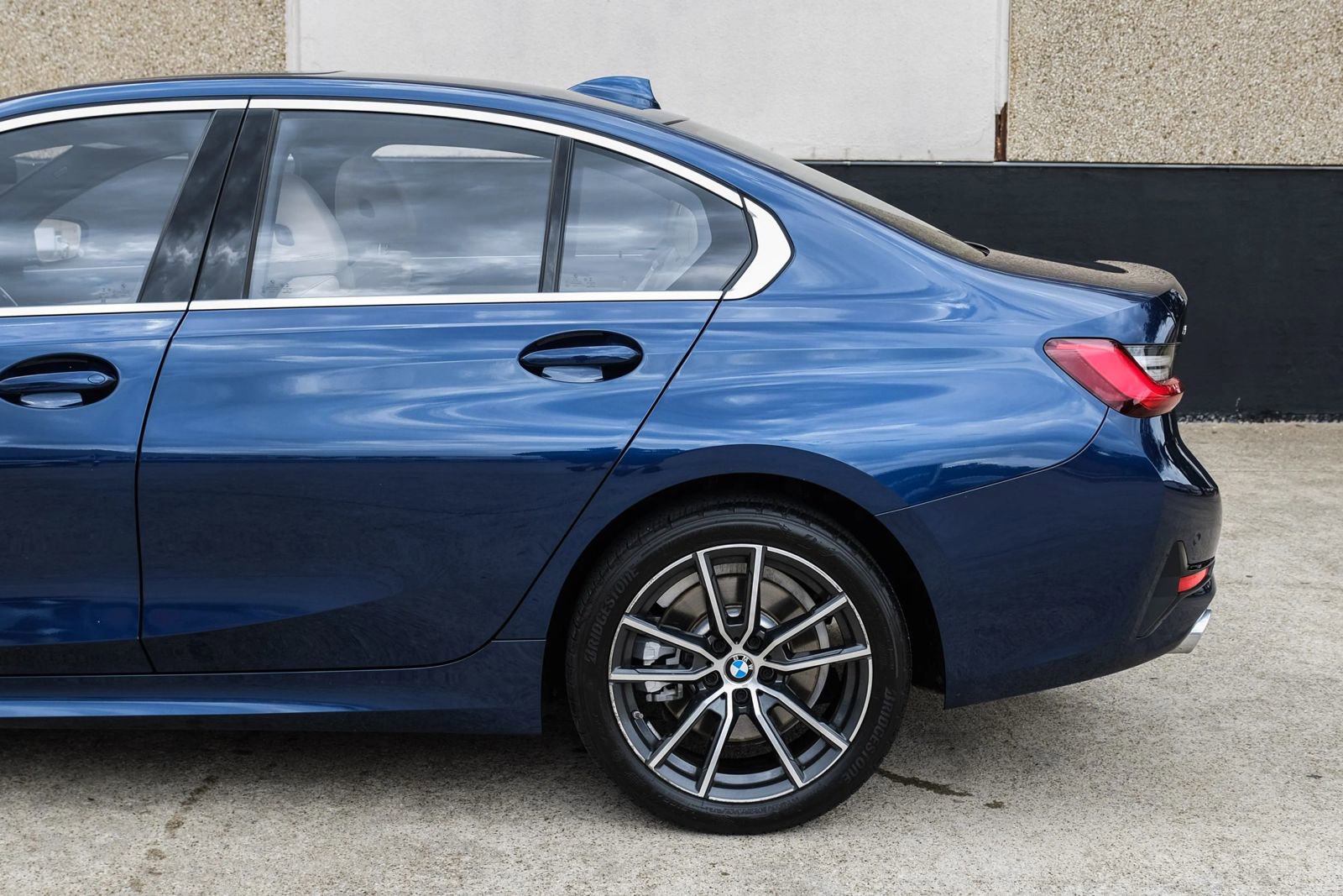 Used 2019 BMW 330i xDrive Sedan w/ Convenience Package AWD/4WD image 13