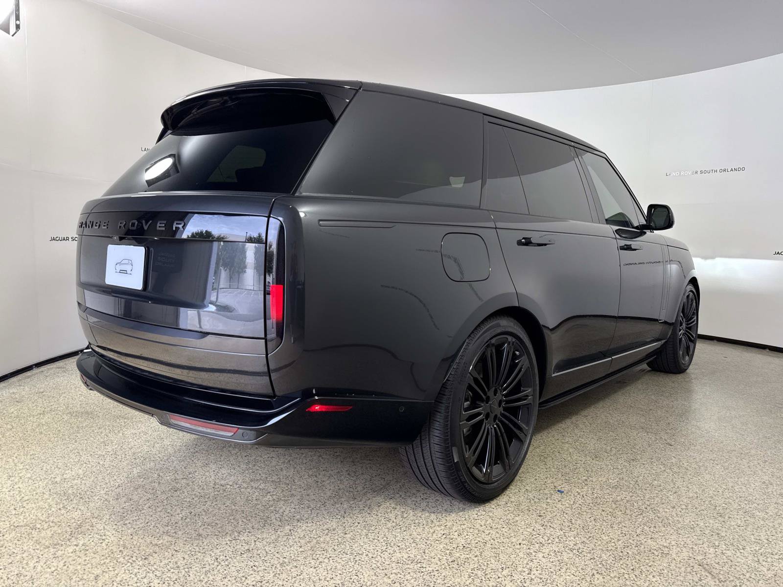 New 2026 Land Rover Range Rover Long Wheelbase SE AWD/4WD image 5