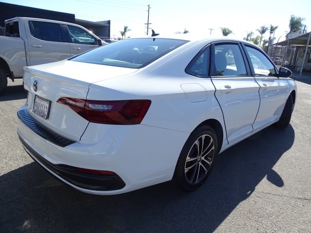 Used 2024 Volkswagen Jetta Sport FWD image 4