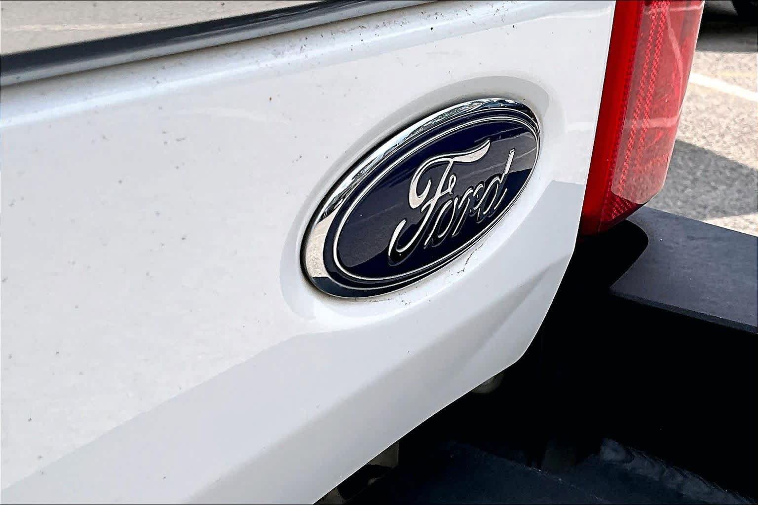 Used 2021 Ford F250 Platinum w/ FX4 Off-Road Package AWD/4WD image 31