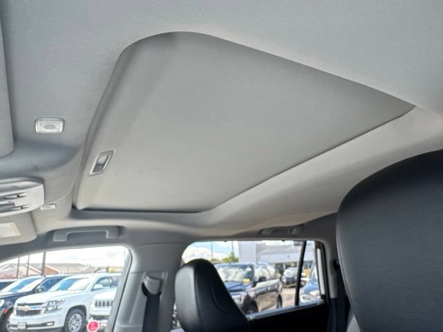Used 2024 Toyota Highlander LE AWD/4WD image 28