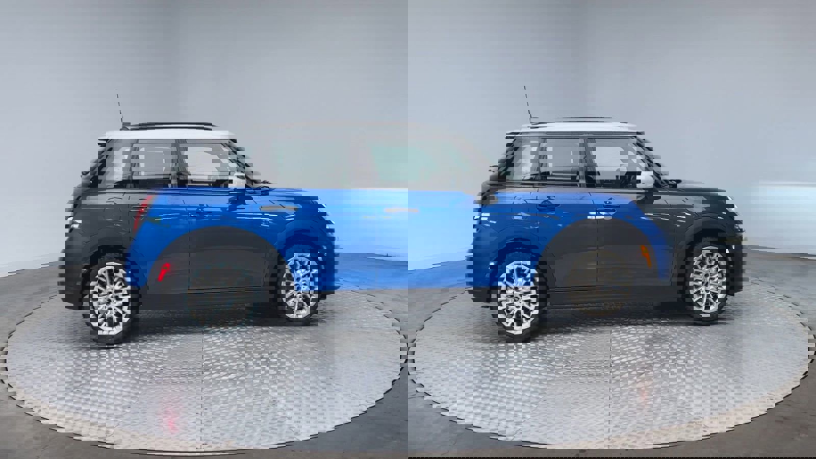 New 2026 MINI Cooper 4-Door Hardtop image 9