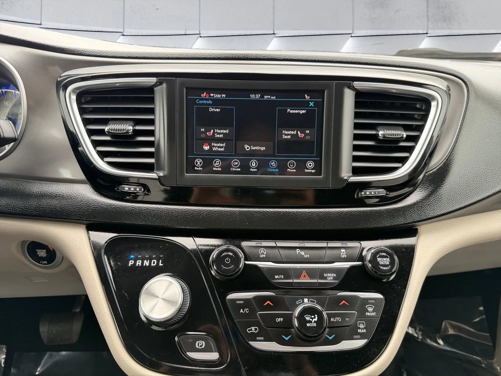 Used 2020 Chrysler Pacifica Touring-L image 18