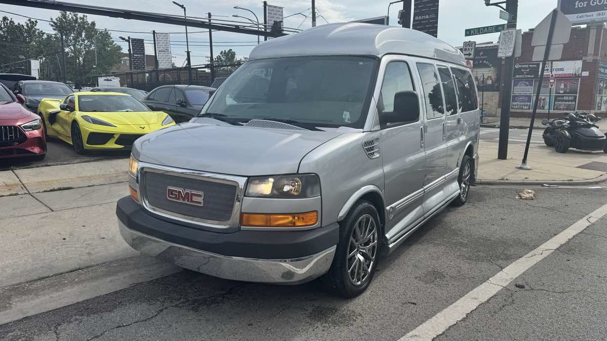 Used 2014 GMC Savana 1500 RWD image 2