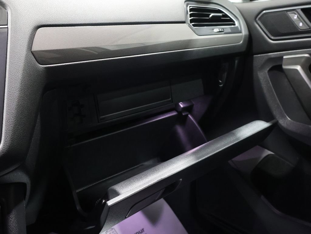 Used 2022 Volkswagen Tiguan SE image 31