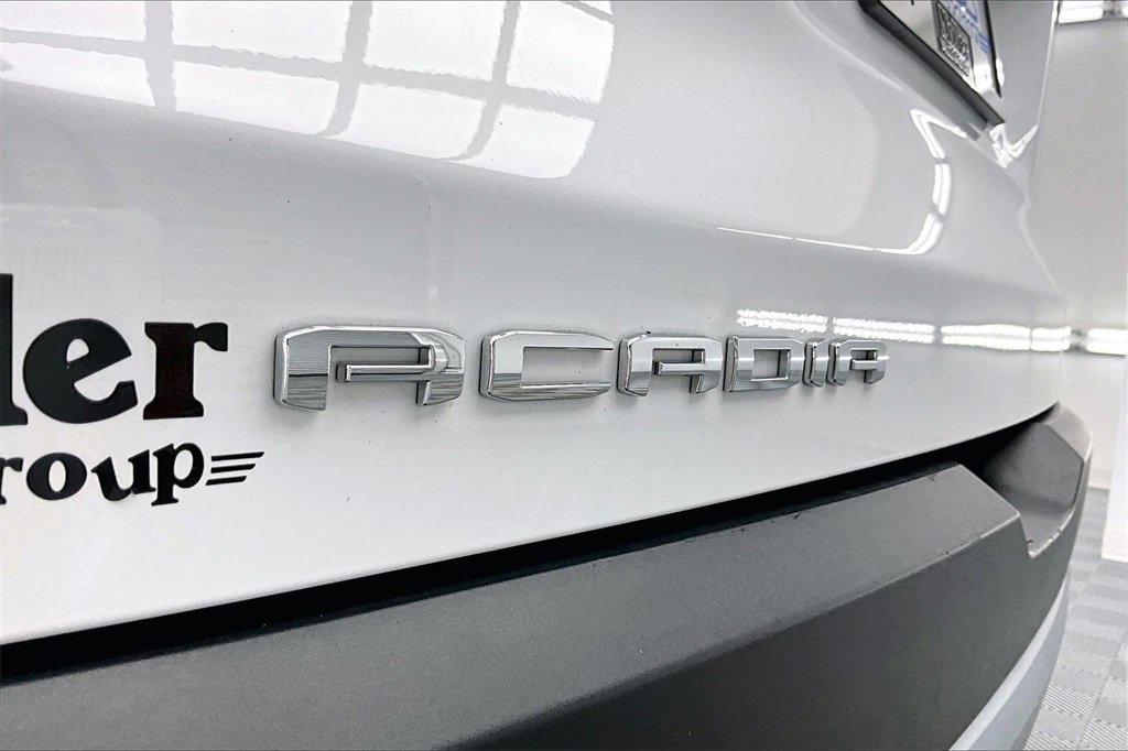 Used 2023 GMC Acadia SLE w/ Driver Convenience Package image 8