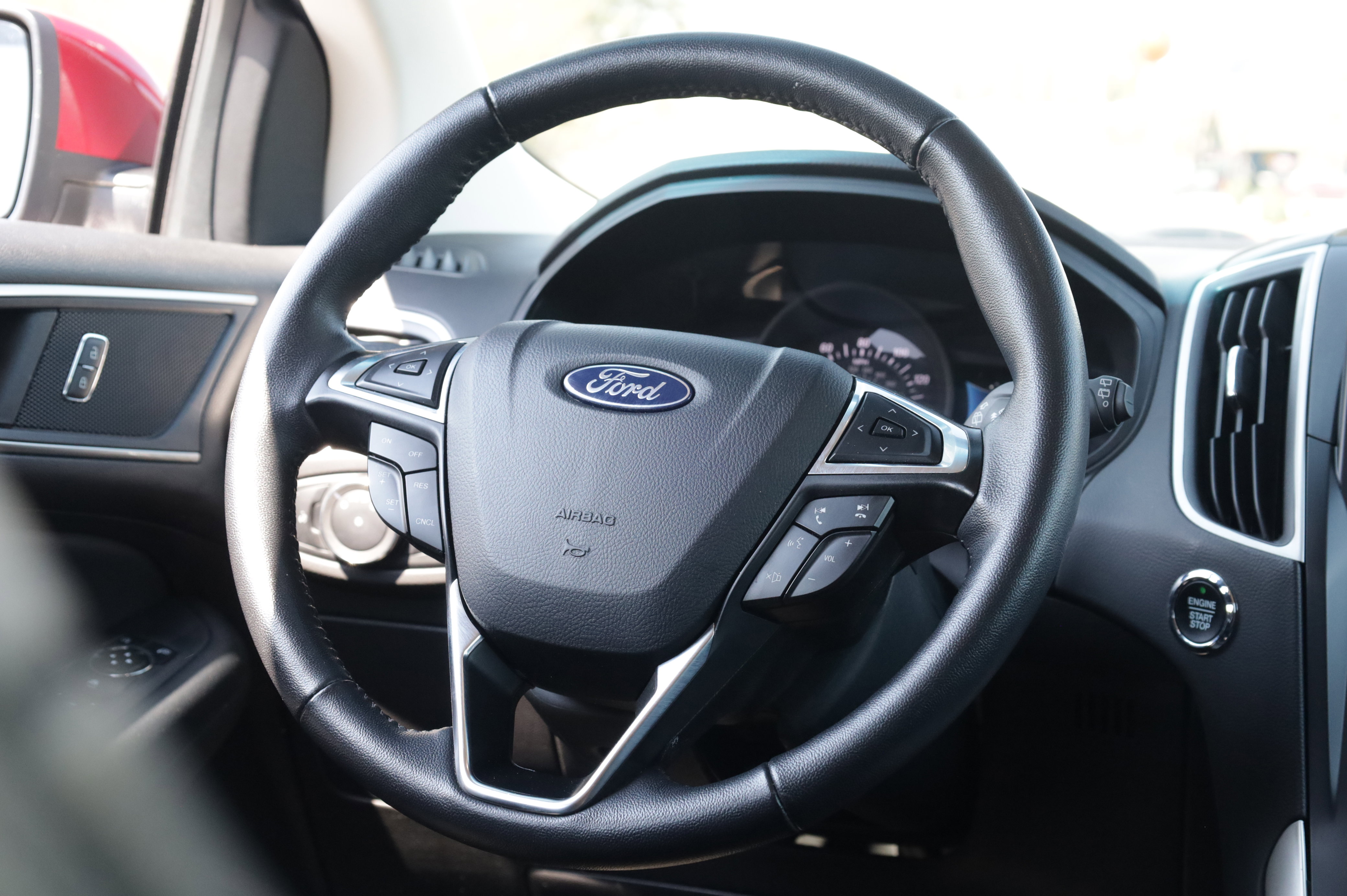 Used 2024 Ford Edge SEL image 7