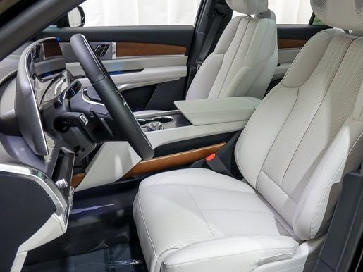 New 2026 Cadillac Vistiq Luxury w/ LPO, Floor Liner Package image 9