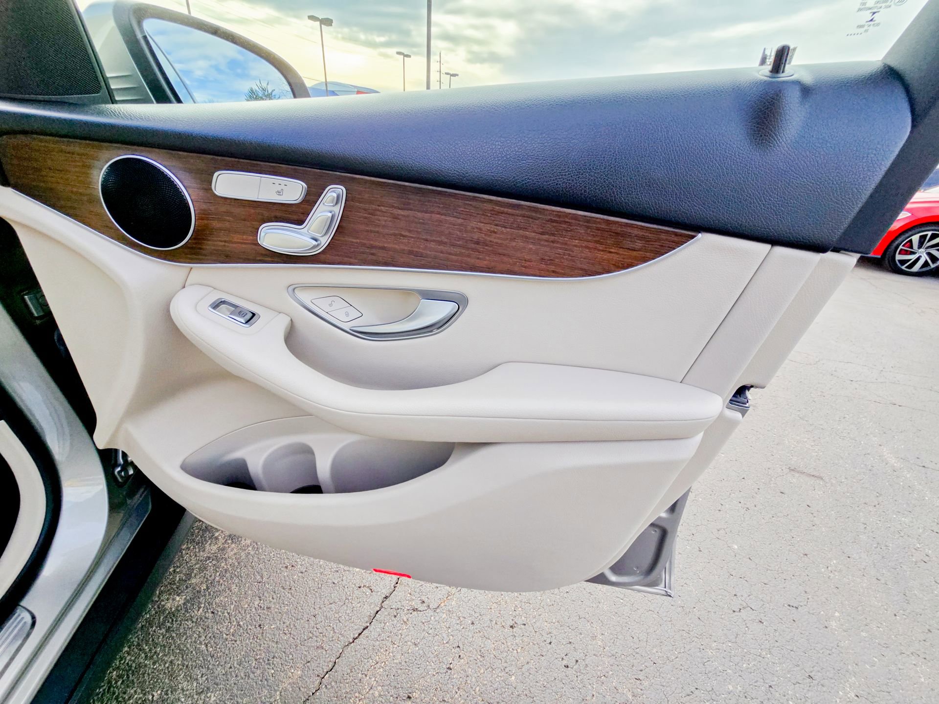 Used 2021 Mercedes-Benz GLC 300 4MATIC image 12