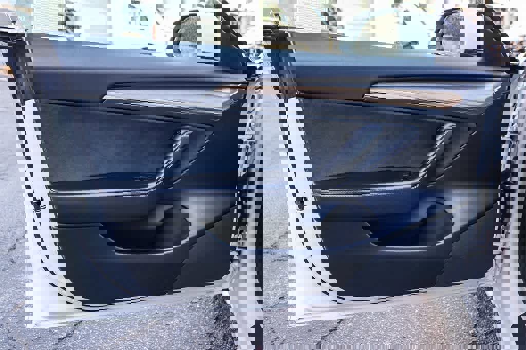 Used 2021 Tesla Model 3 Standard Range Plus image 19