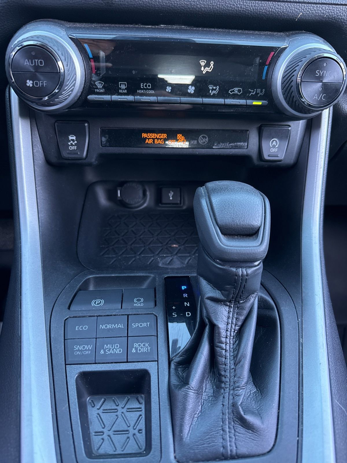 Used 2022 Toyota RAV4 XLE image 10