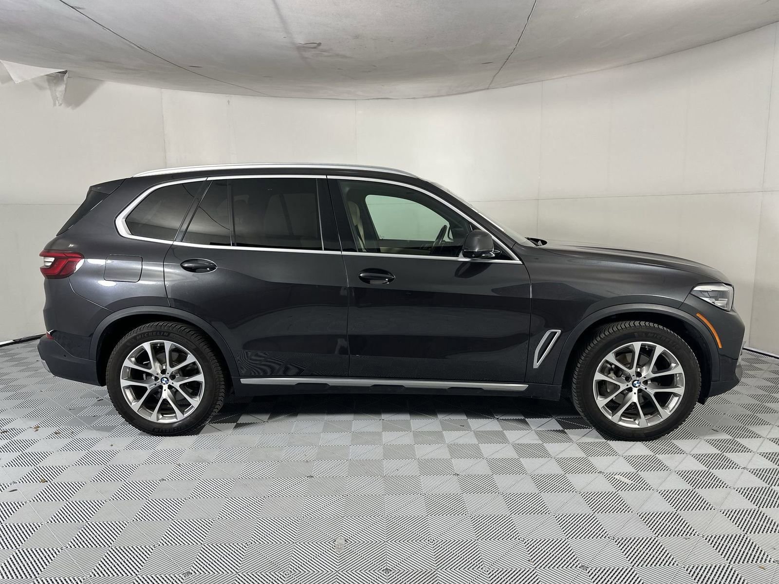 Used 2019 BMW X5 xDrive40i w/ Convenience Package AWD/4WD image 9
