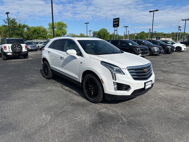 Used 2018 Cadillac XT5 Luxury w/ Driver Awareness Package AWD/4WD image 3