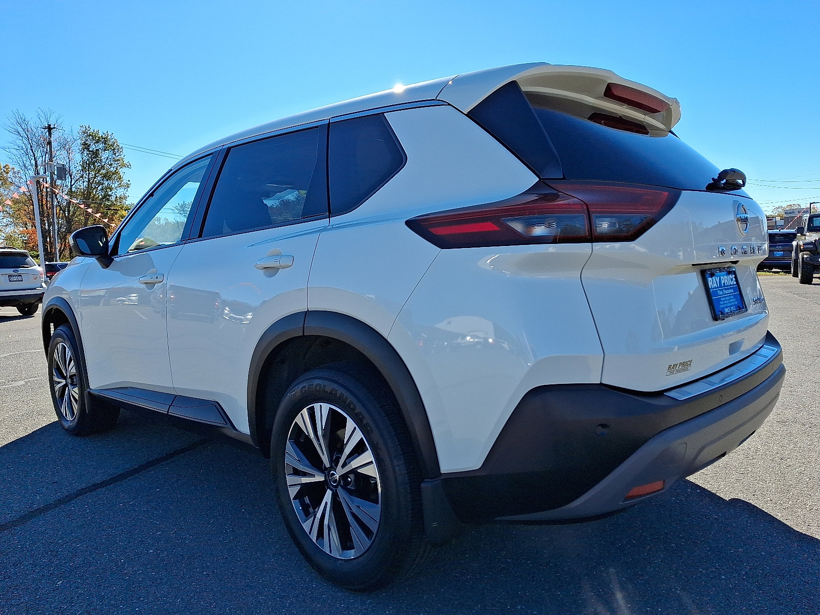 Used 2021 Nissan Rogue SV image 4