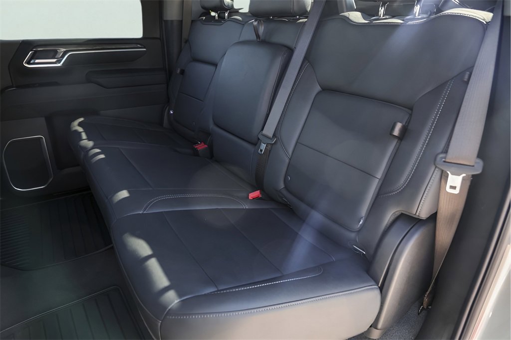 Used 2025 Chevrolet Silverado 2500 LTZ w/ LTZ Convenience Package image 28