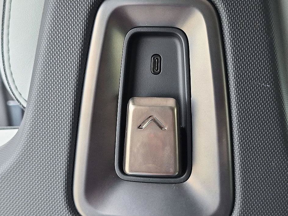 Used 2023 Rivian R1S Launch Edition Quad AWD/4WD image 38