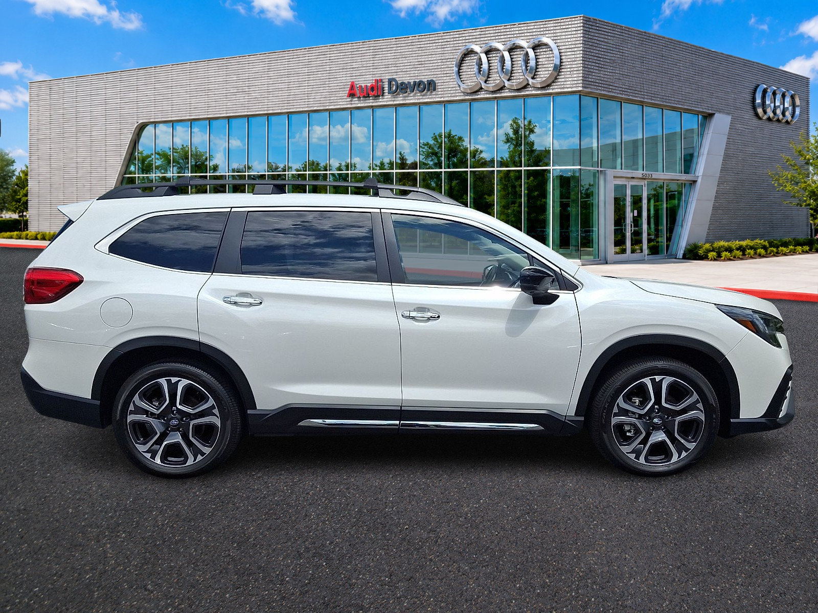 Used 2024 Subaru Ascent Touring AWD/4WD image 7