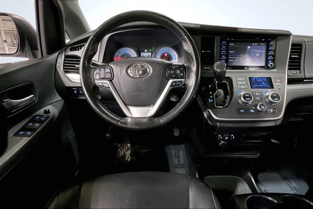 Used 2020 Toyota Sienna SE w/ SE Preferred Package FWD image 5