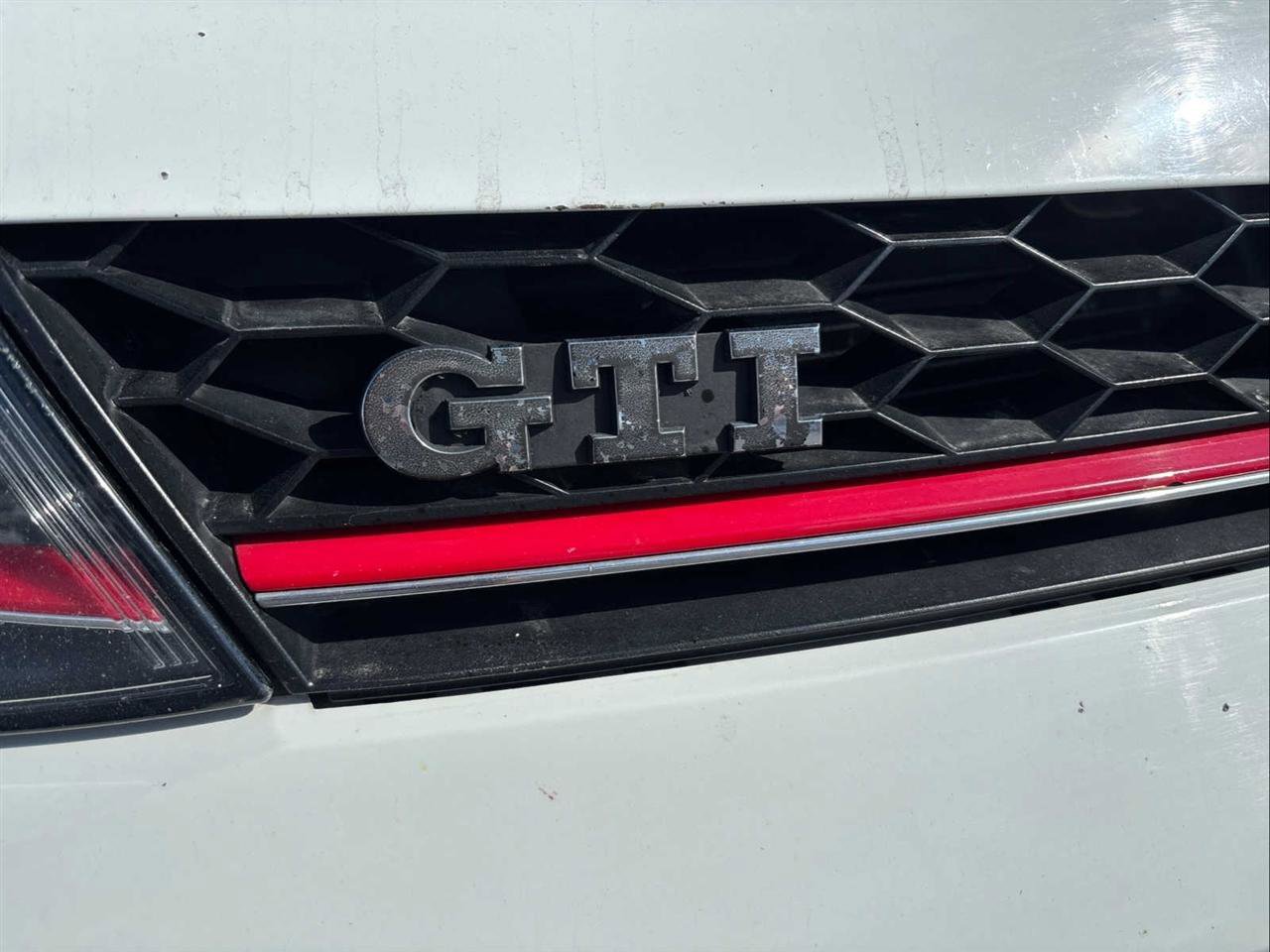 Used 2015 Volkswagen GTI SE w/ Lighting Package (SEL) FWD image 22