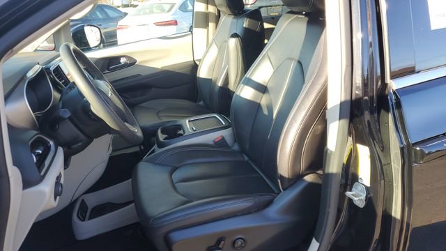Certified 2024 Chrysler Pacifica Touring-L FWD image 21