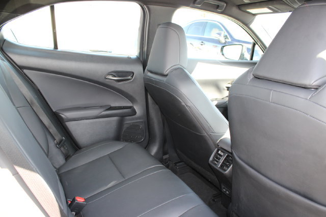 Certified 2022 Lexus UX 200 w/ Accessory Package (Z2) FWD image 6