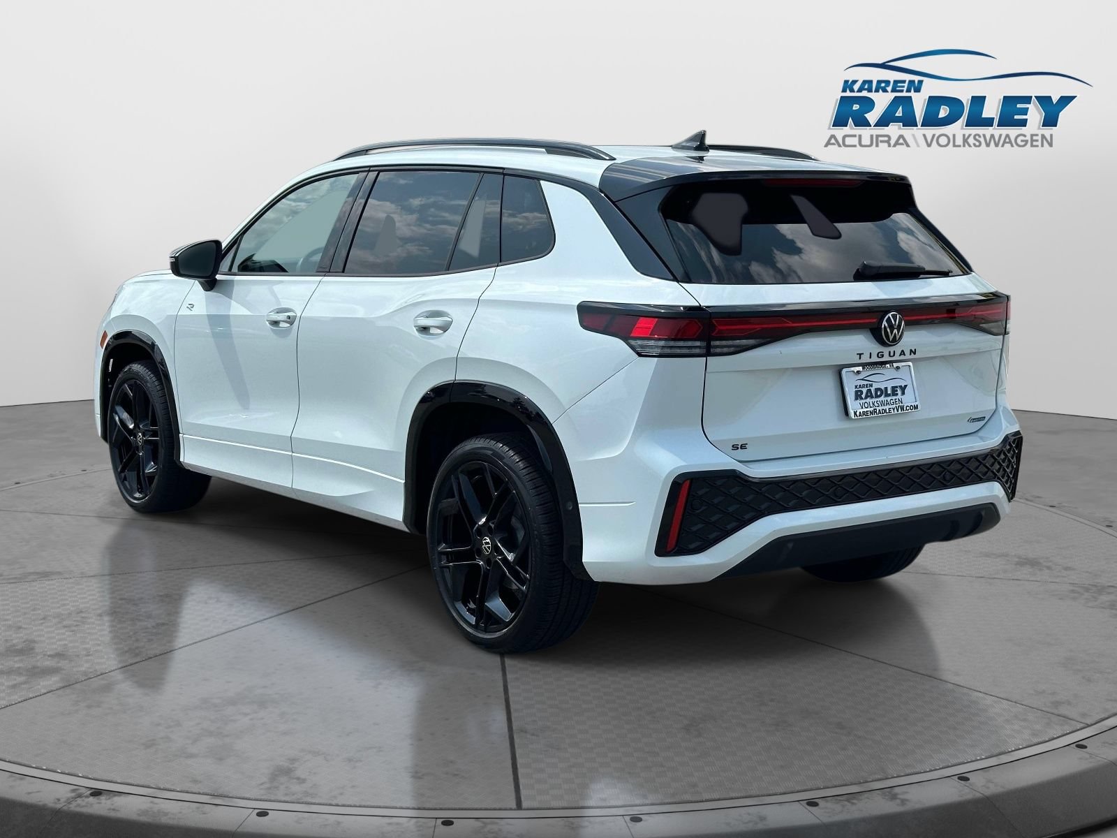 Certified 2026 Volkswagen Tiguan SE R-Line AWD/4WD image 4