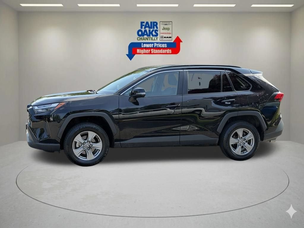 Used 2025 Toyota RAV4 XLE AWD/4WD image 12