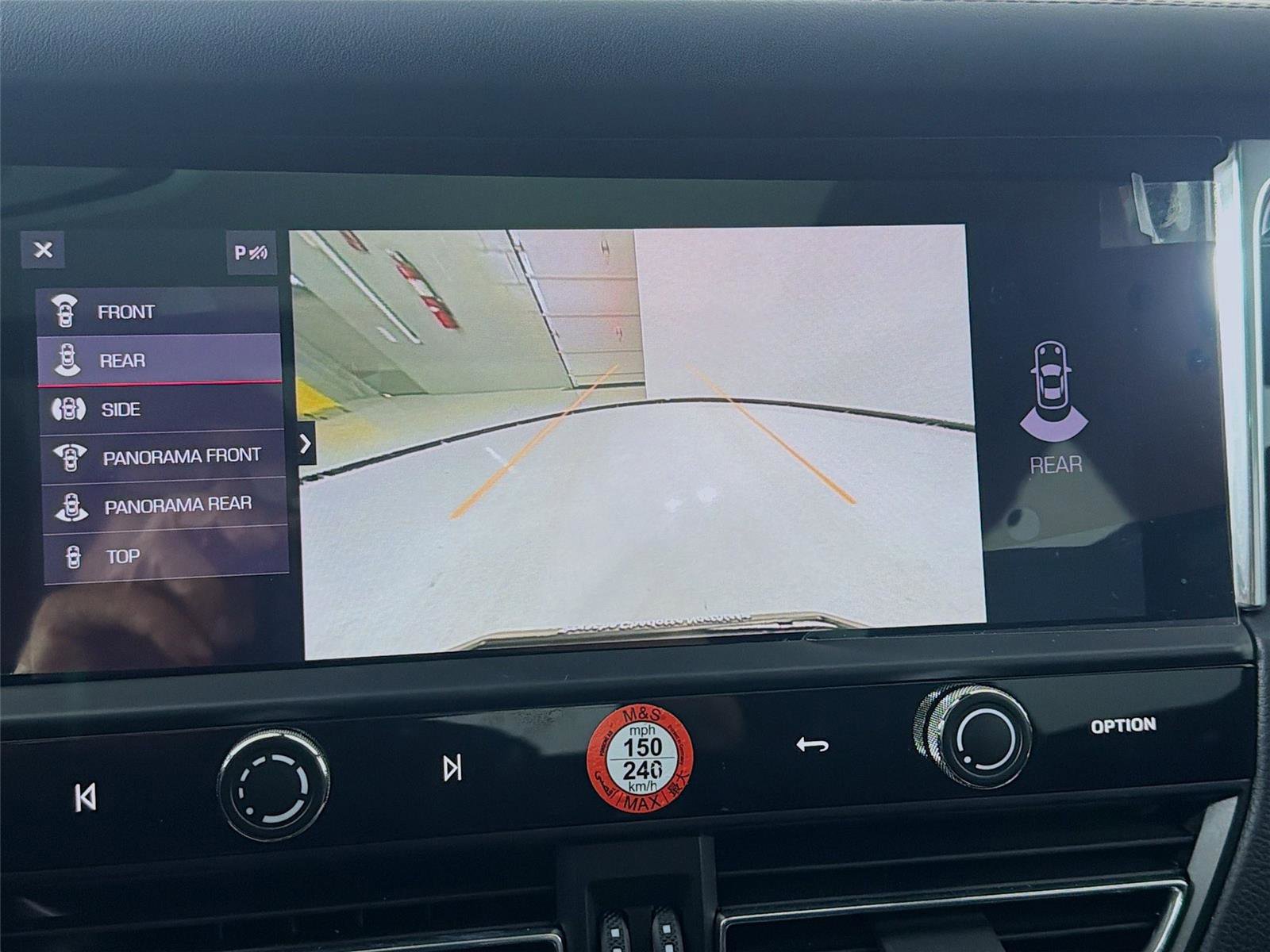 Certified 2025 Porsche Macan AWD/4WD image 17