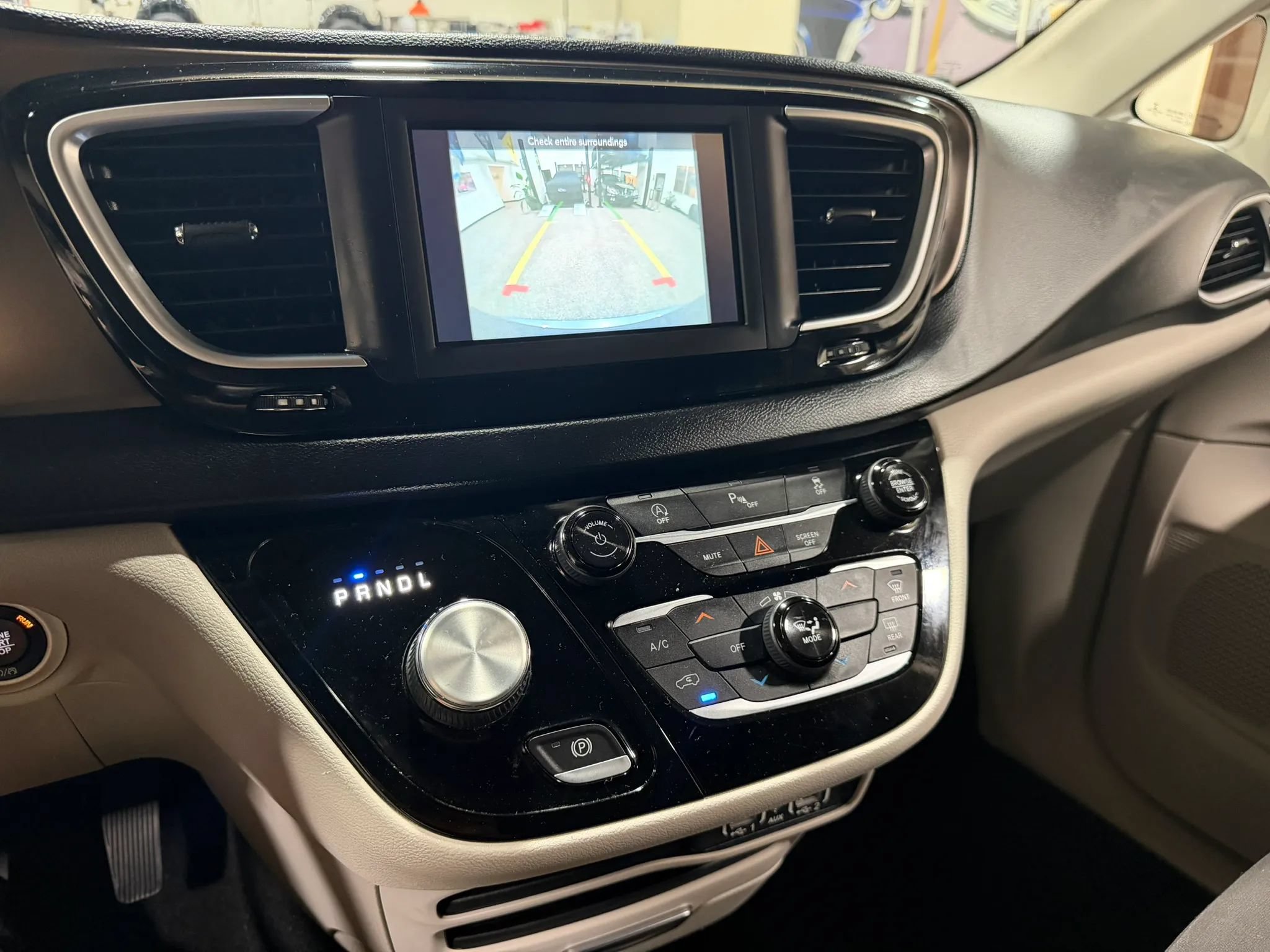 Used 2021 Chrysler Voyager L FWD image 45