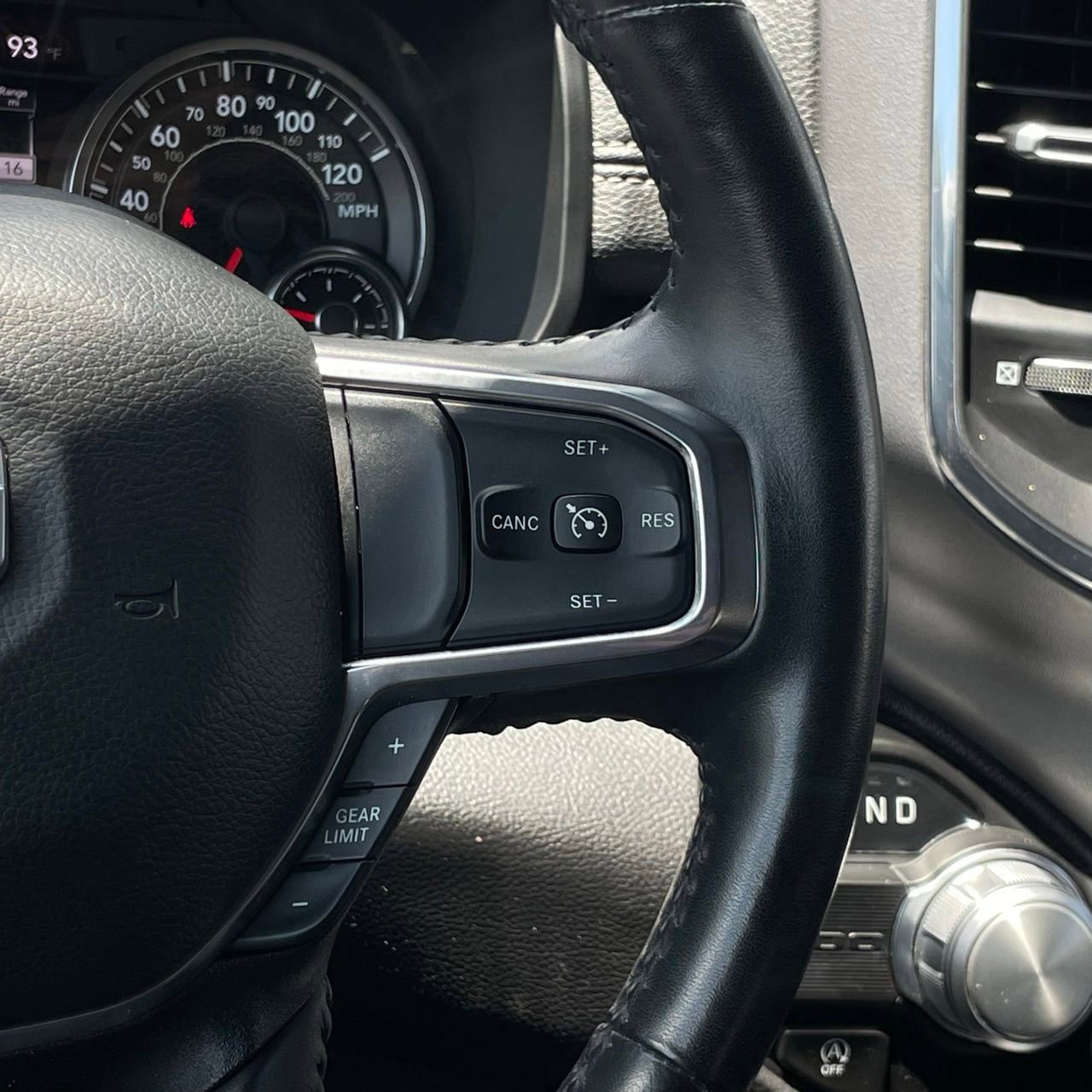 Used 2024 RAM 1500 Laramie RWD image 15