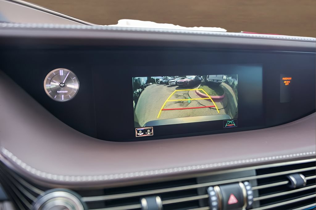 Used 2018 Lexus LS 500 w/ Accessory Package (Z2) RWD image 16