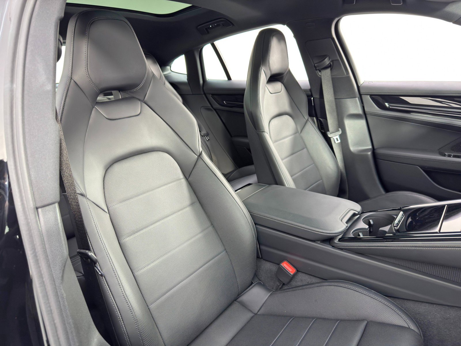 Used 2025 Porsche Panamera 4S w/ Premium Package image 44