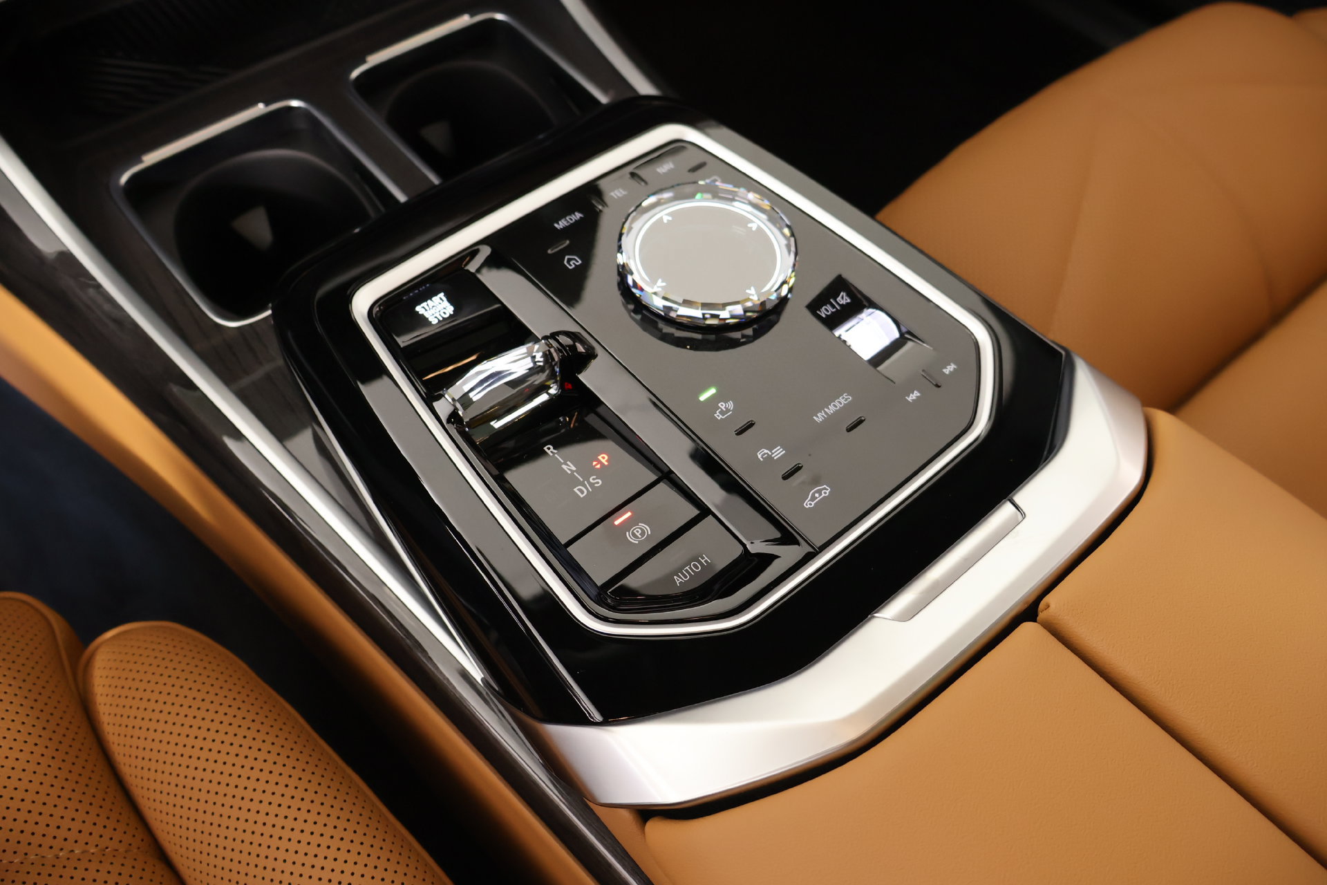 New 2026 BMW 740i xDrive w/ Premium Package AWD/4WD image 8