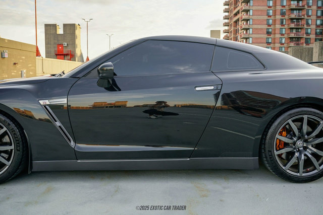 Used 2014 Nissan GT-R Premium w/ Premium Interior Package image 77