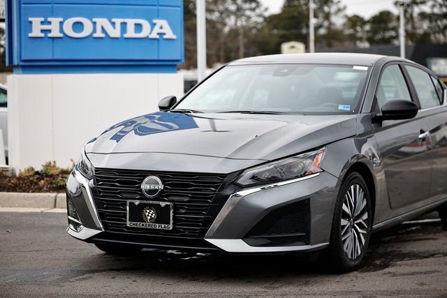 Used 2025 Nissan Altima 2.5 SV image 2