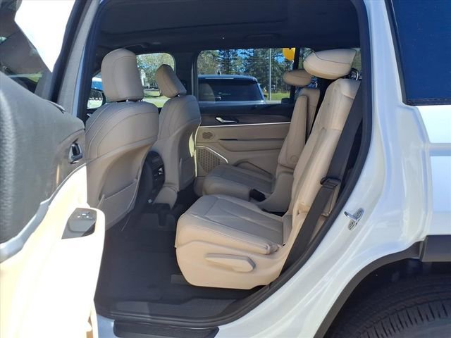 New 2025 Jeep Grand Cherokee L Limited w/ Luxury Tech Group II image 19