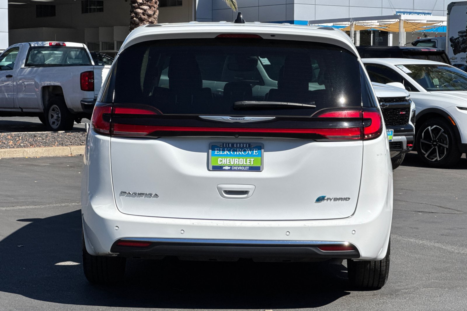 Used 2024 Chrysler Pacifica Limited FWD image 4